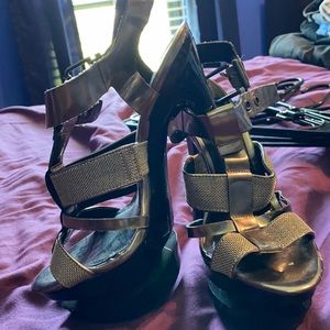 Jessica Simpson heel